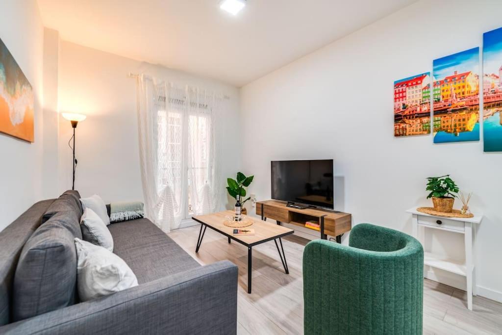 Apartment Chic In Heart Of Town Málaga